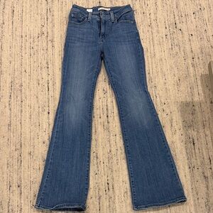 Levi's Women's Flare Jeans in Classic Blue